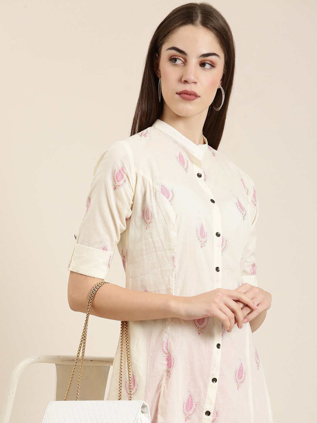 

SHOWOFF Floral Printed Mandarin Collar Roll-Up Sleeves Kurta, Cream