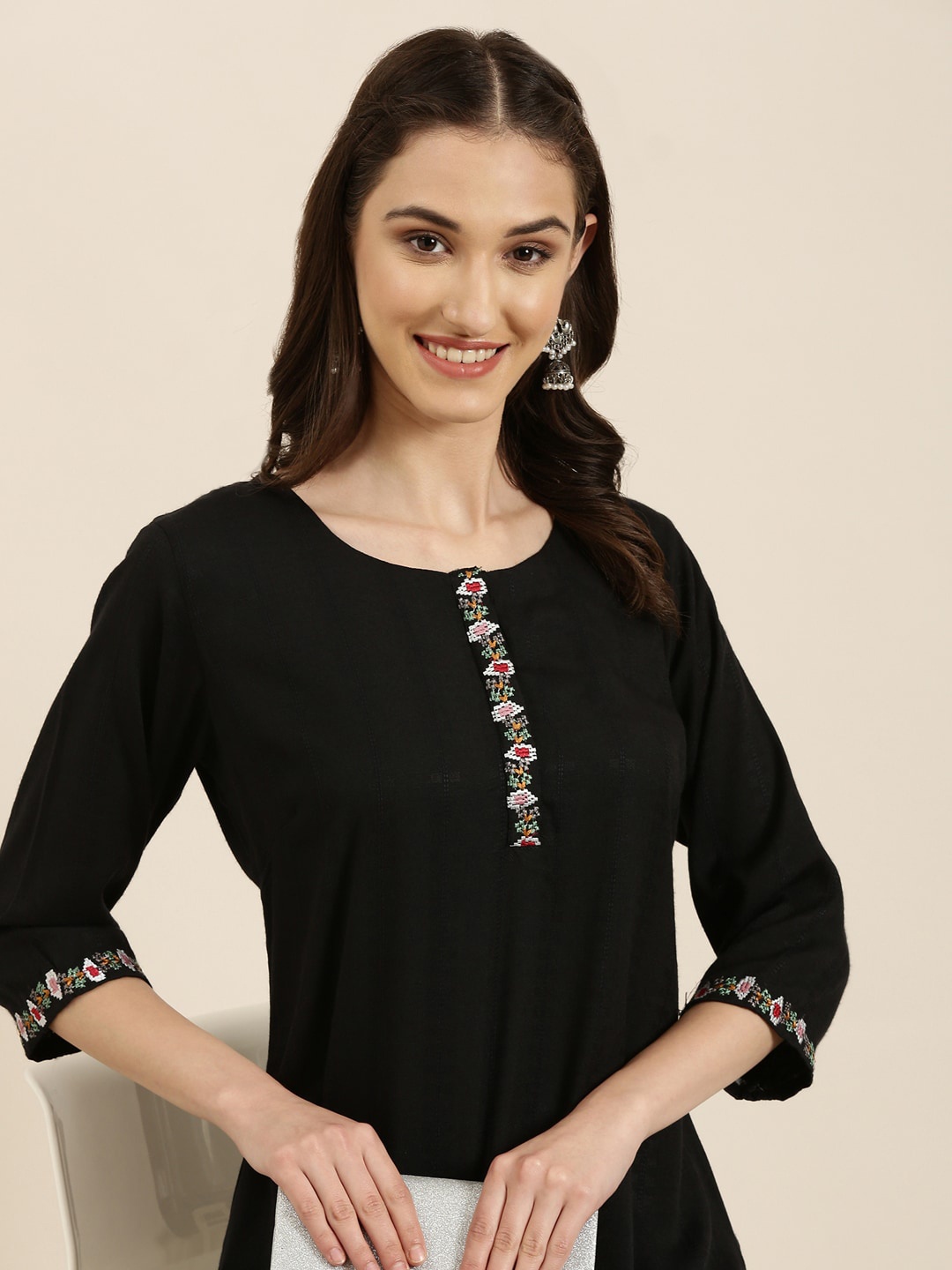 

SHOWOFF Striped Thread Work Straight Kurta, Black