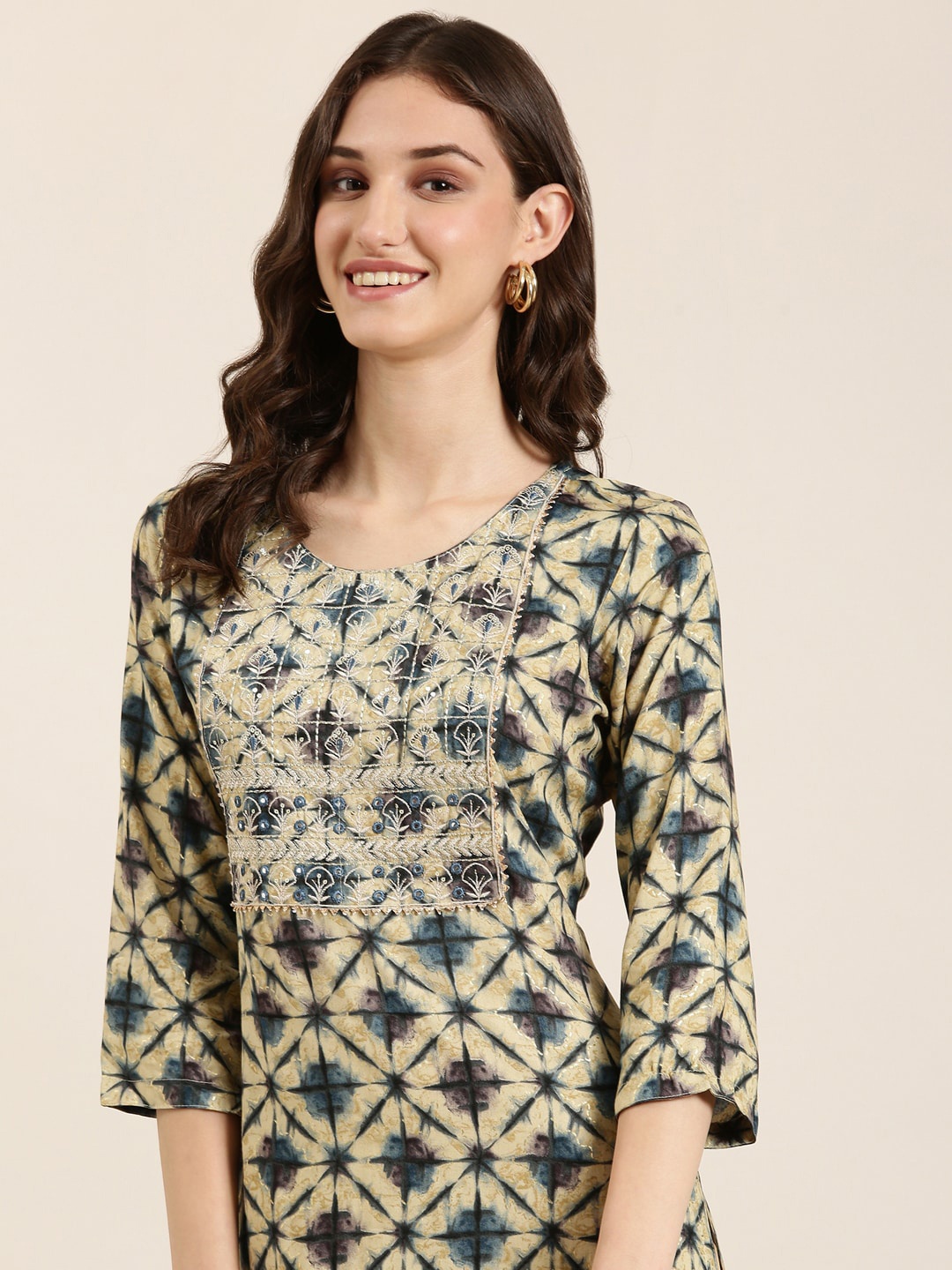 

SHOWOFF Tie & Dyed Thread Work Straight Kurta, Beige