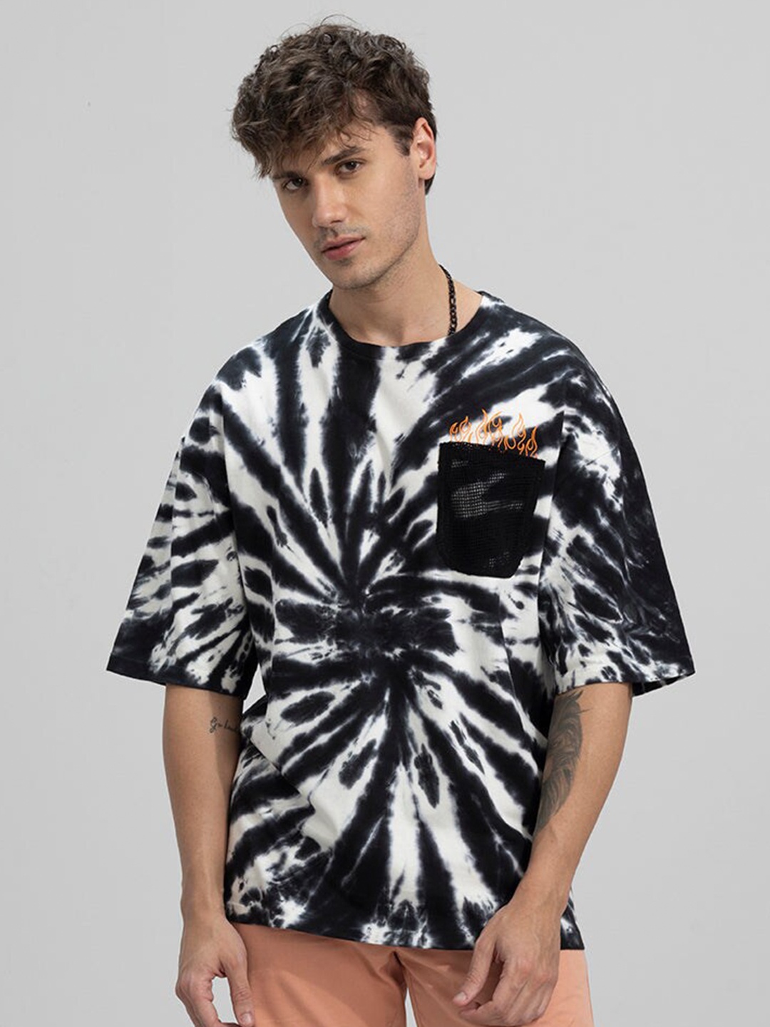 

Snitch Tie & Dye Dyed Round Neck Pockets Oversized T-shirt, Black