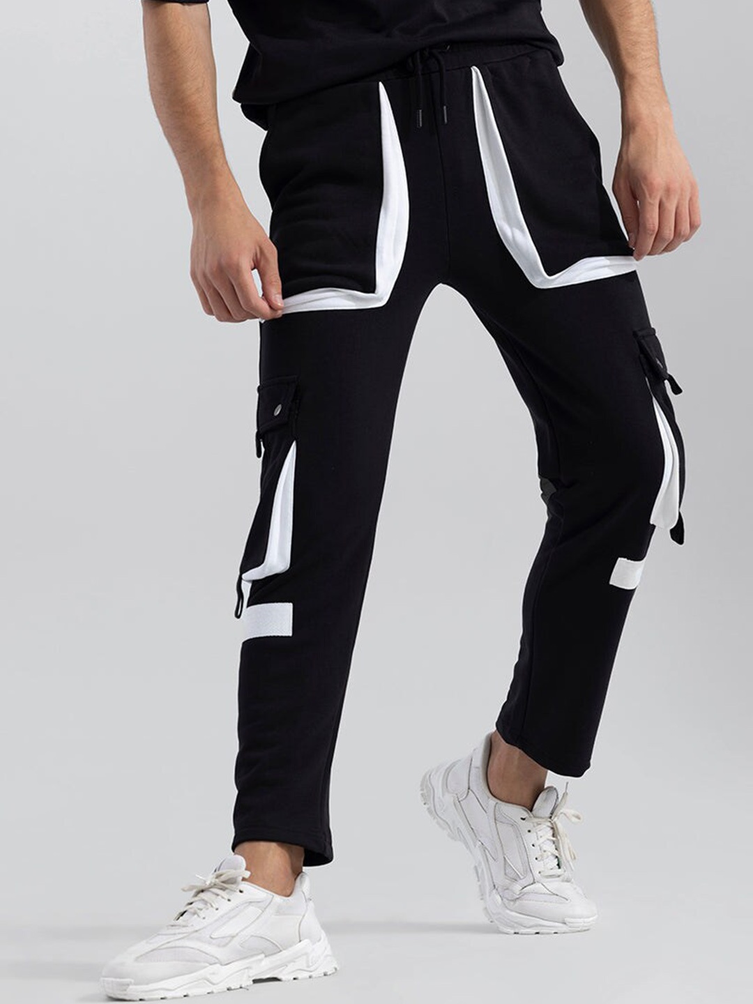 

Snitch Men Black & White Classic Cargos Trousers