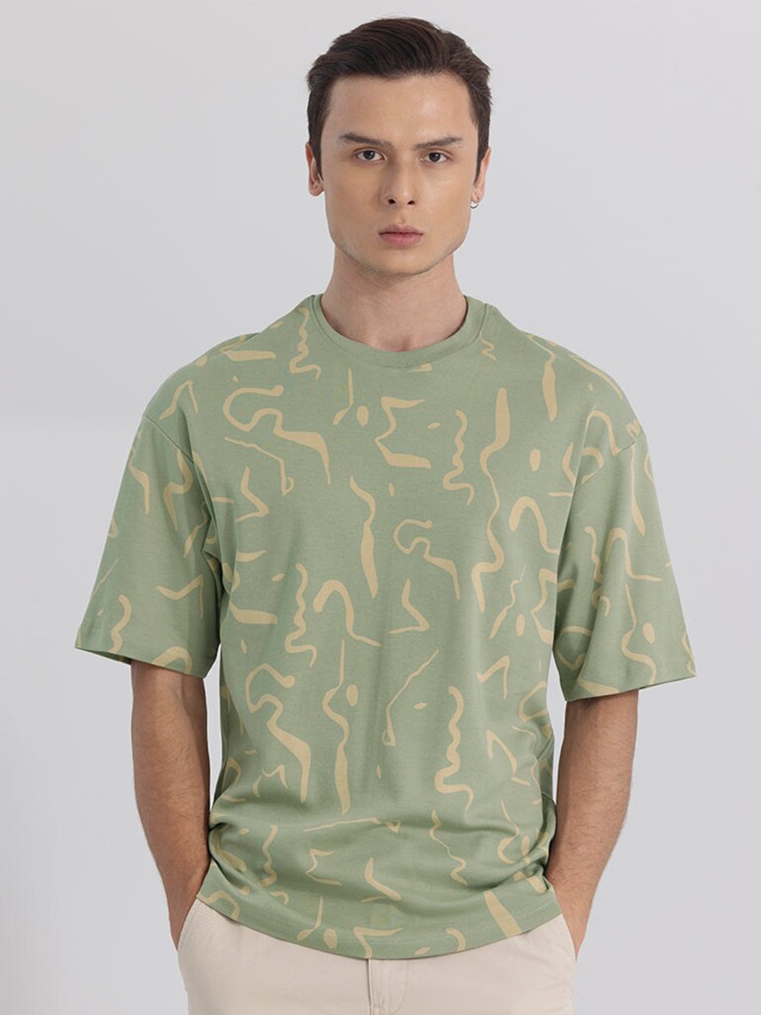 

Snitch Abstract Printed Round Neck Drop-Shoulder Sleeves Oversized T-shirt, Green