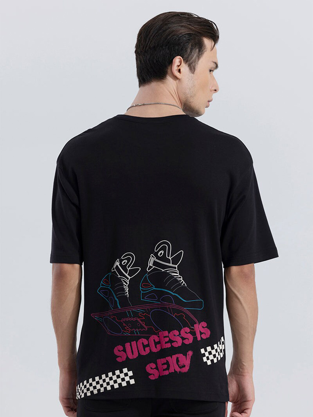 

Snitch Typography Printed Drop-Shoulder Sleeves Oversized T-shirt, Black