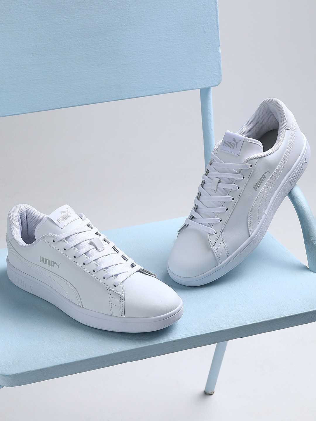 

Puma Men White Smash v2 Leather Sneakers