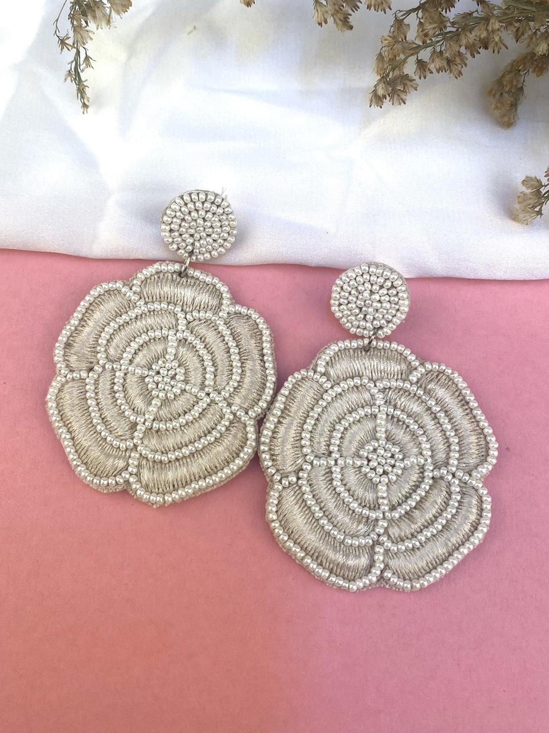 

Crunchy Fashion Beaded Floral Drop Earrings, Off white