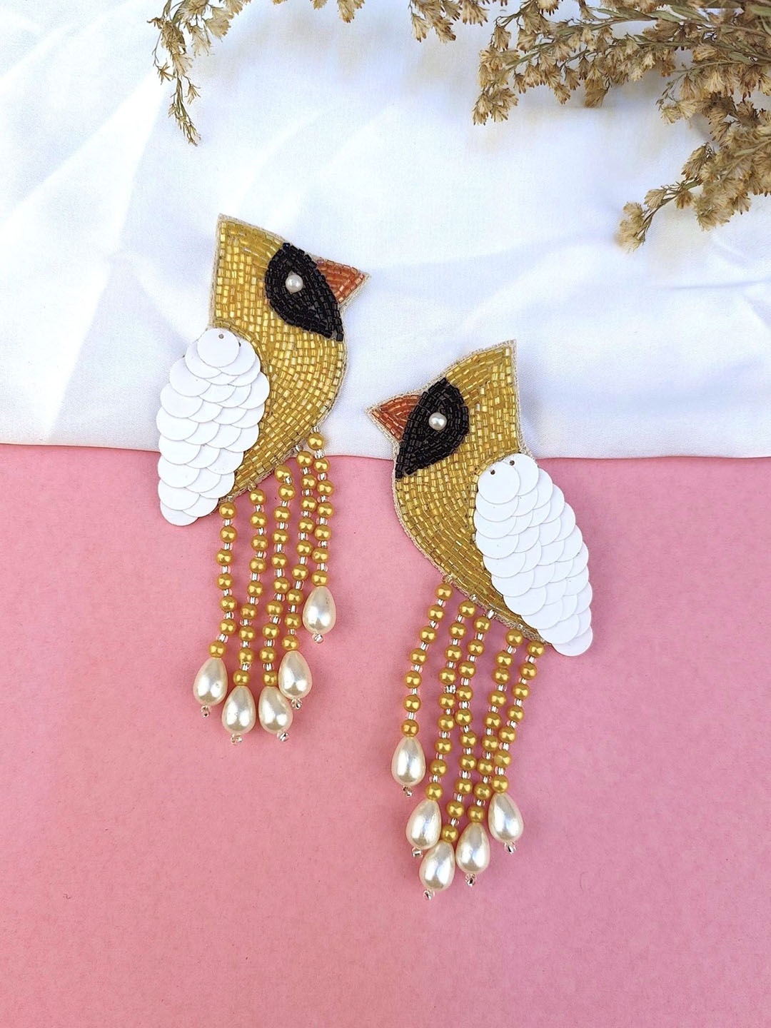 

Crunchy Fashion Contemporary Drop Earrings, White