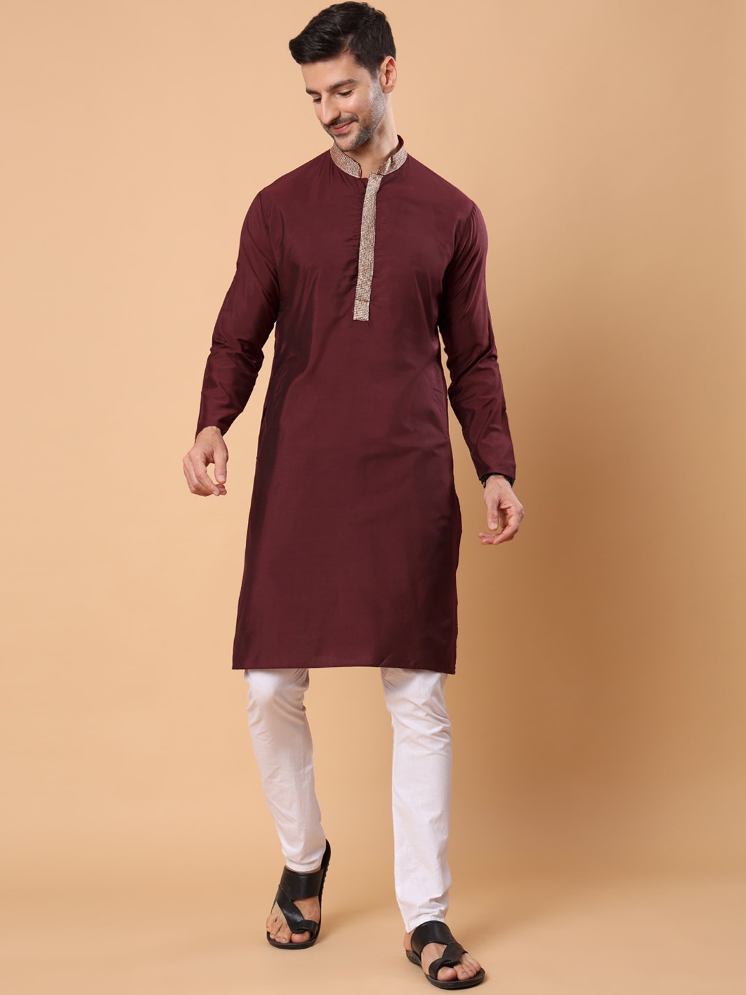 

SWAGG INDIA Mandarin Collar Thread Work Liva Kurta, Maroon