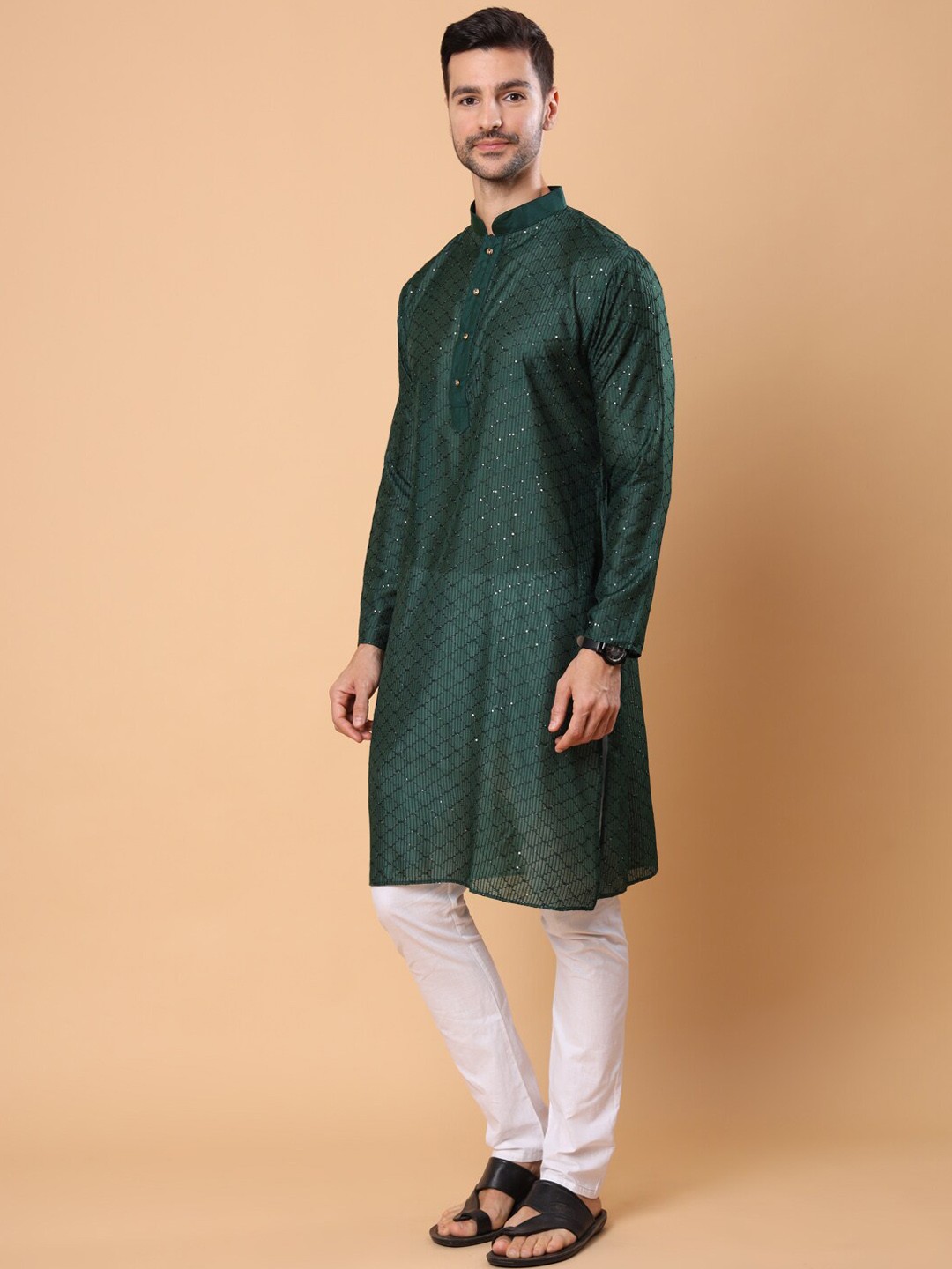 

SWAGG INDIA Geometric Embroidered Sequinned Liva Kurta, Green