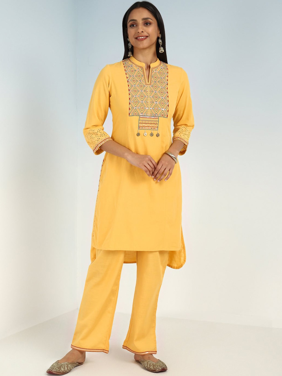 

Lakshita Geometric Embroidered Thread Work Kurta, Yellow