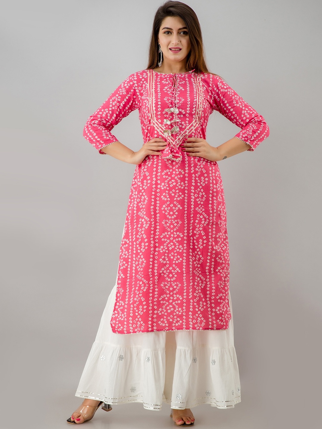 

SVARCHI Bandhani Printed Gotta Patti Straight Kurta, Pink