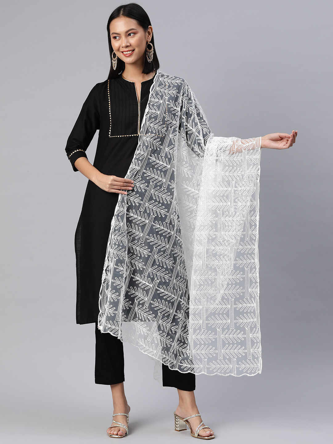 

Rang Gali Embroidered Dupatta with Thread Work, White