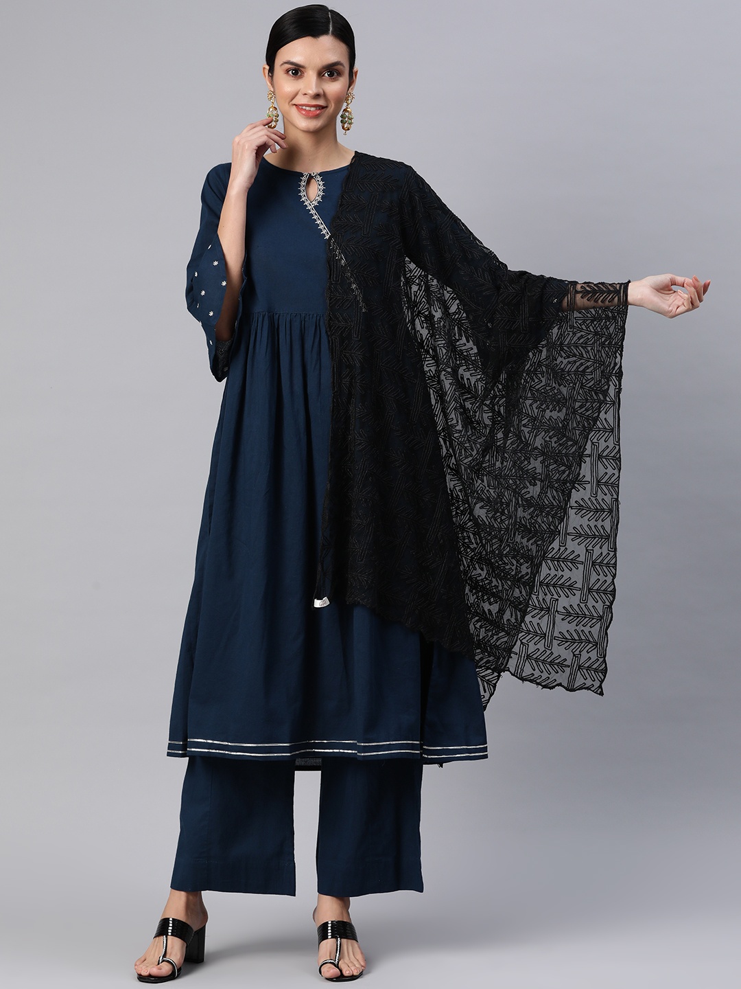 

Rang Gali Embroidered Dupatta with Thread Work, Black