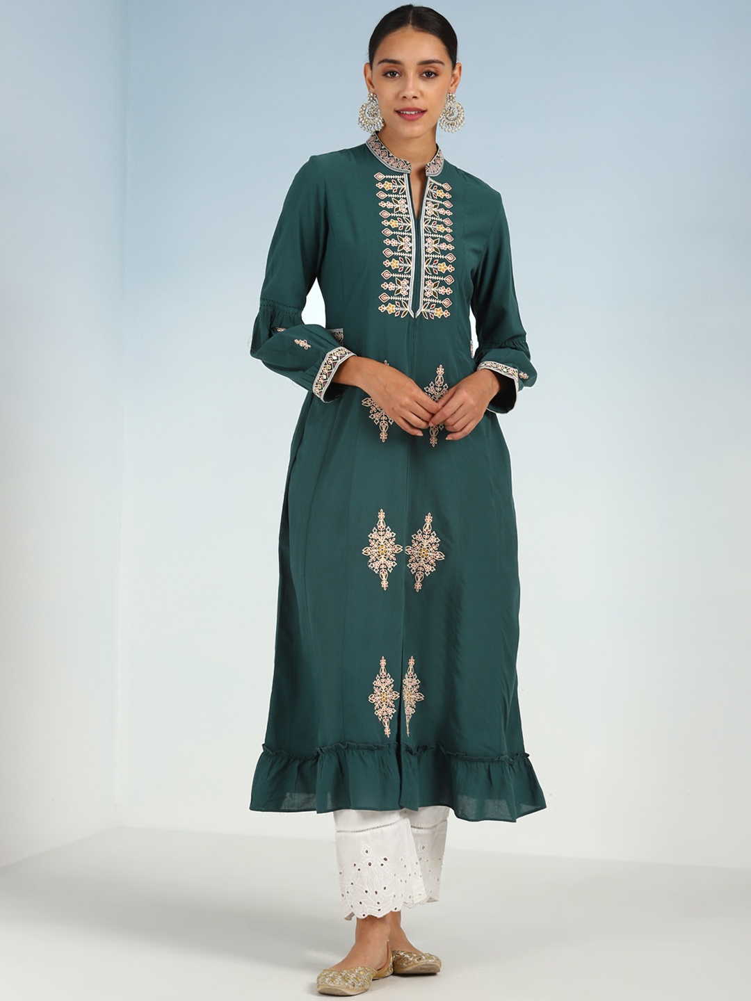 

Lakshita Ethnic Motifs Embroidered A-Line Kurta, Green