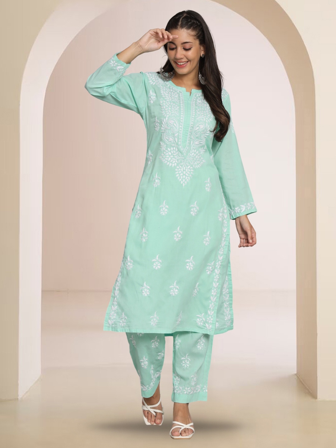 

PARAMOUNT CHIKAN Women Embroidered Lucknowi Chikankari Cotton Kurta Set, Sea green