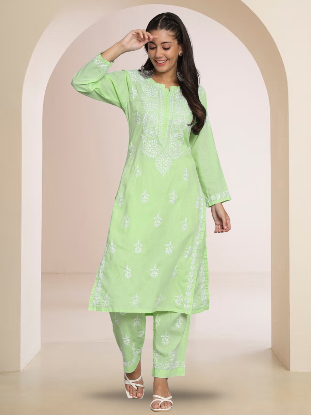 

PARAMOUNT CHIKAN Women Embroidered Lucknowi Chikankari Cotton Kurta Set, Green