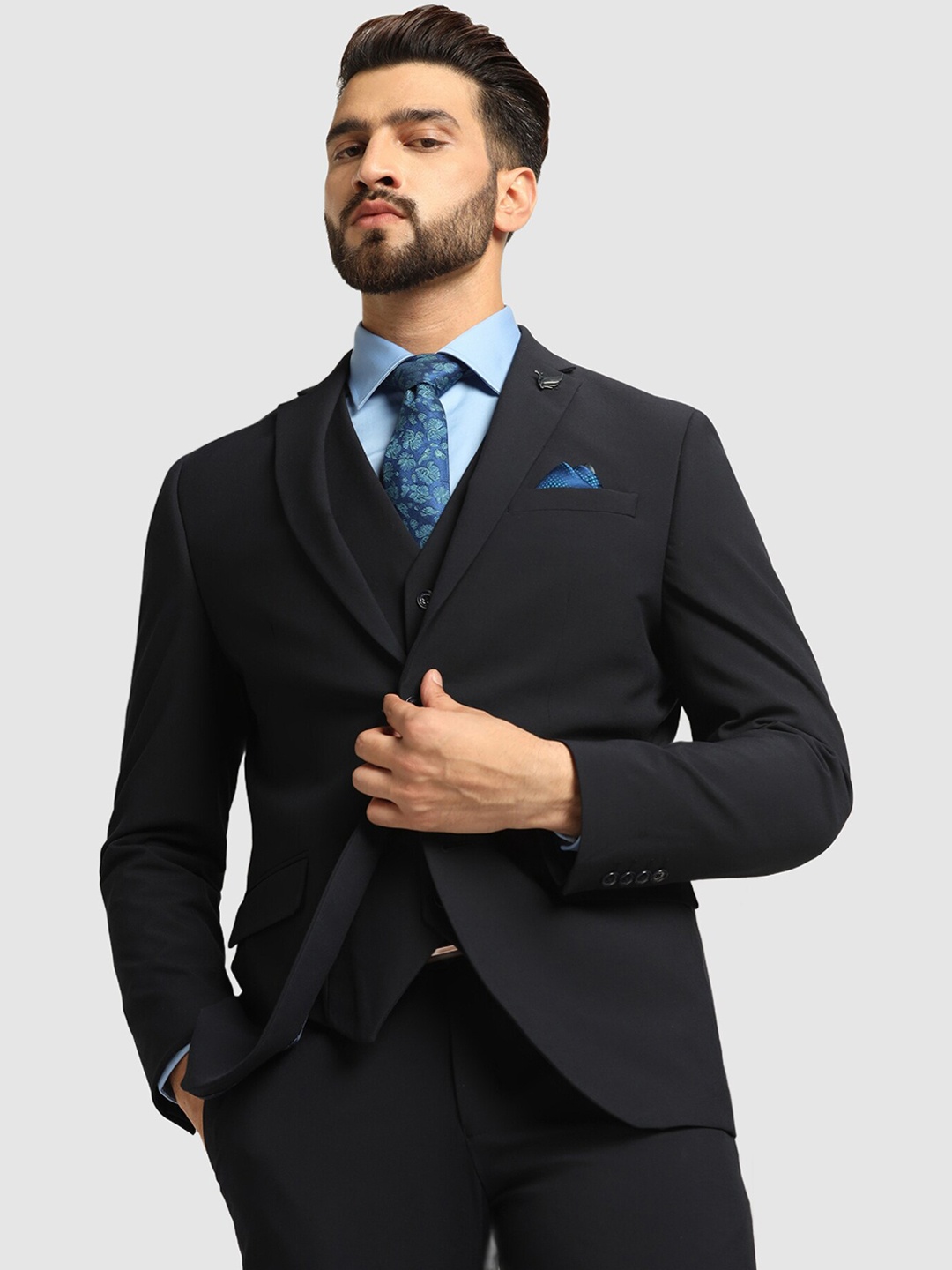 

Blackberrys Slim-Fit Single-Breasted Three-Piece Formal Suit, Navy blue