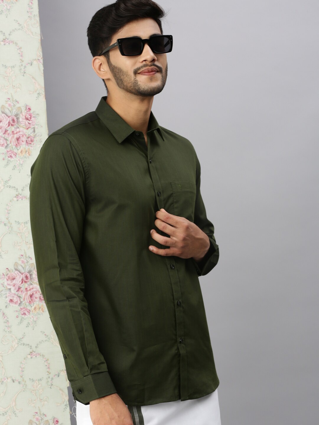 

Ramraj Men Solid Cotton Shirt With Dhoti Set, Green