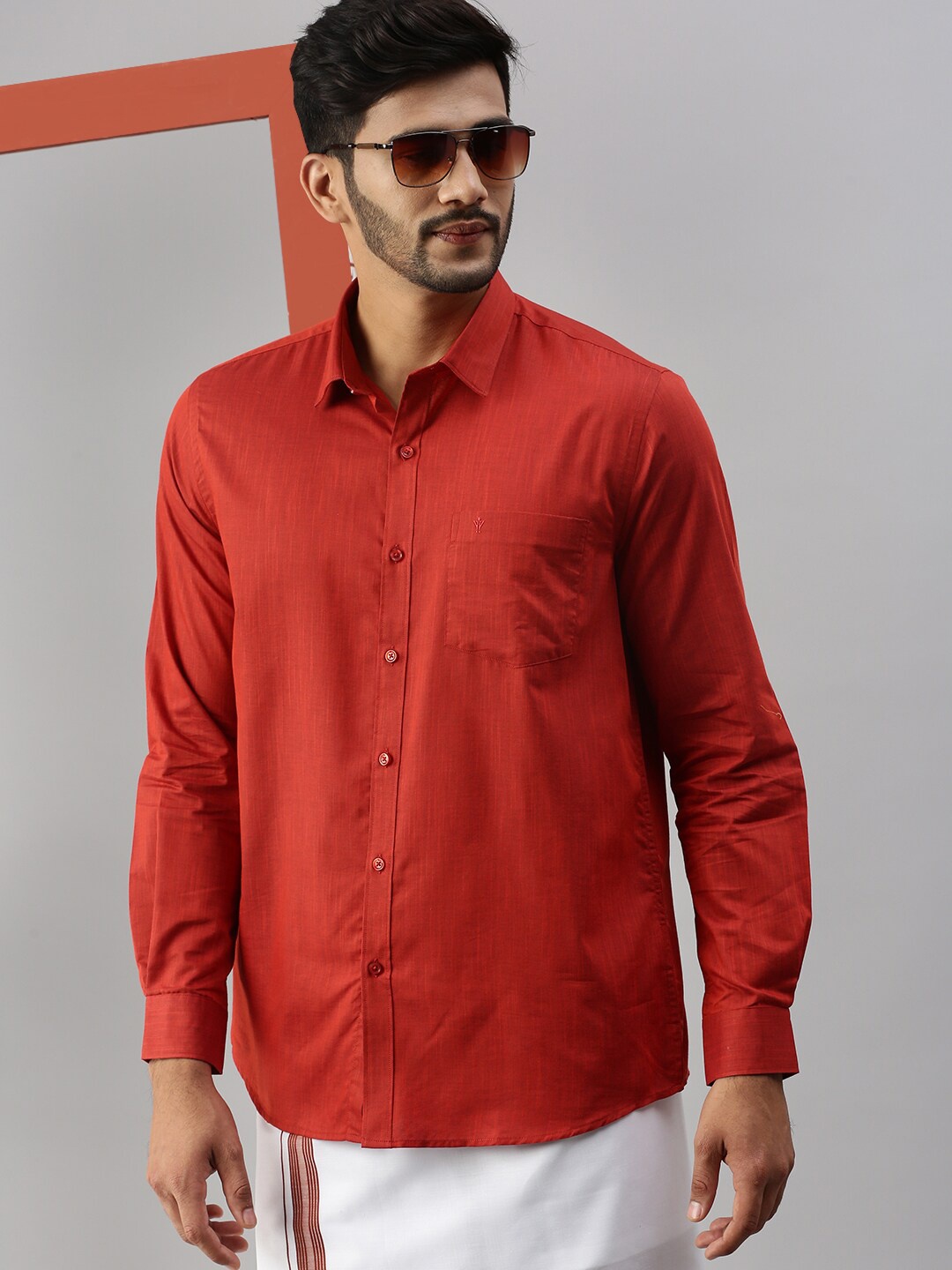 

Ramraj Men Solid Cotton Shirt With Dhoti Set, Red