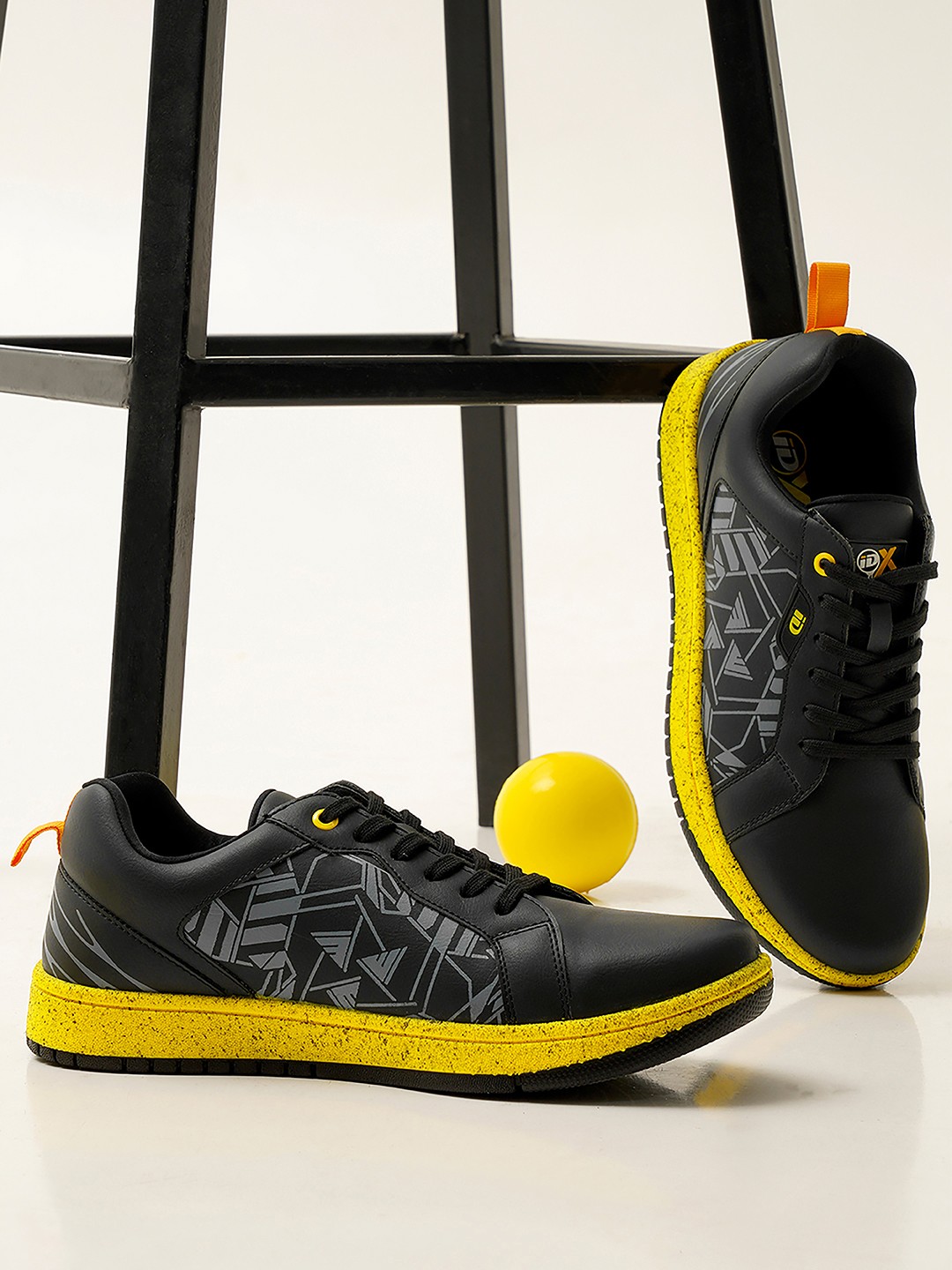 

ID Men Printed Lightweight Sneakers, Black
