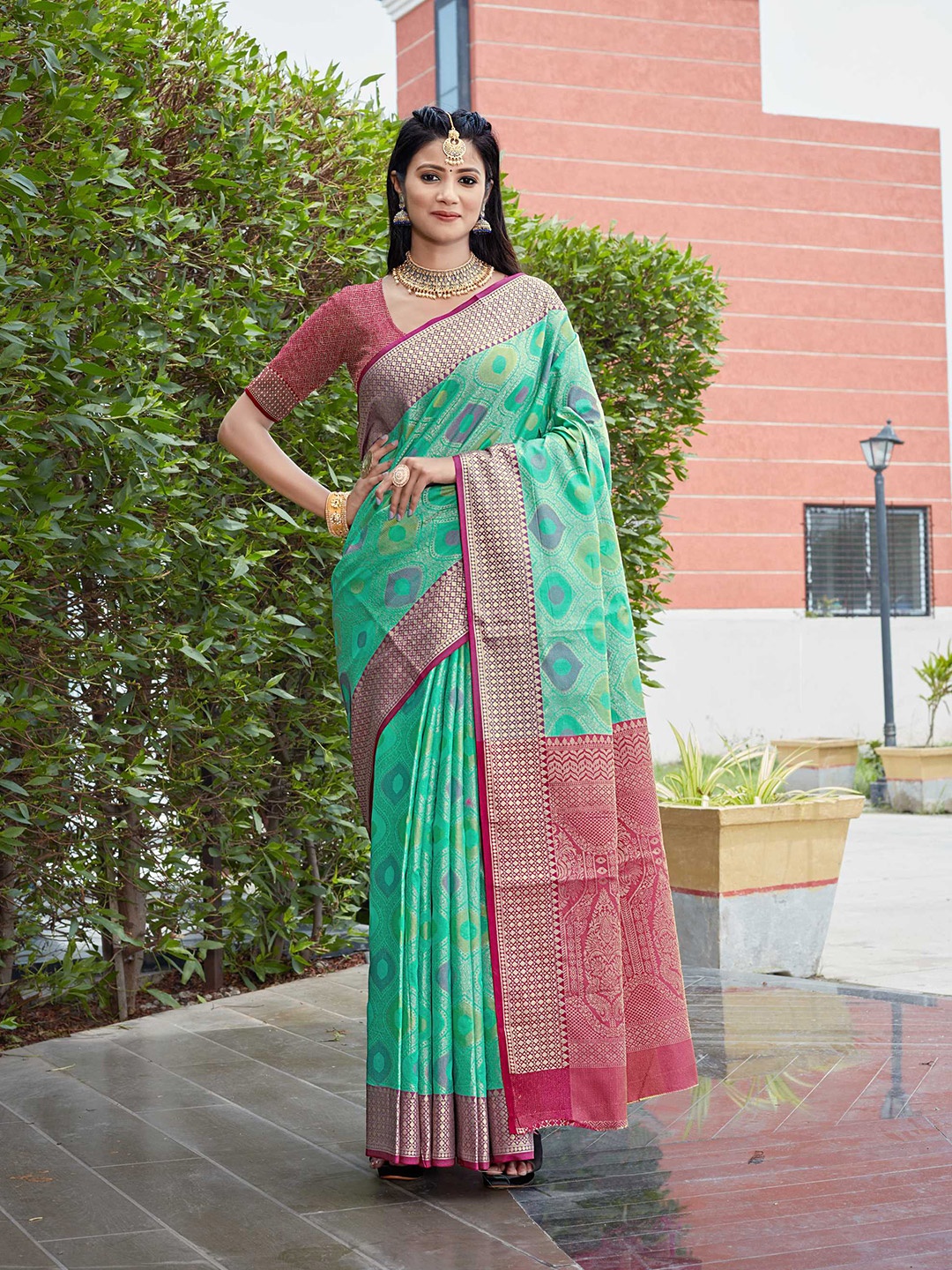 

Mitera Geometric Woven Design Zari Saree, Blue