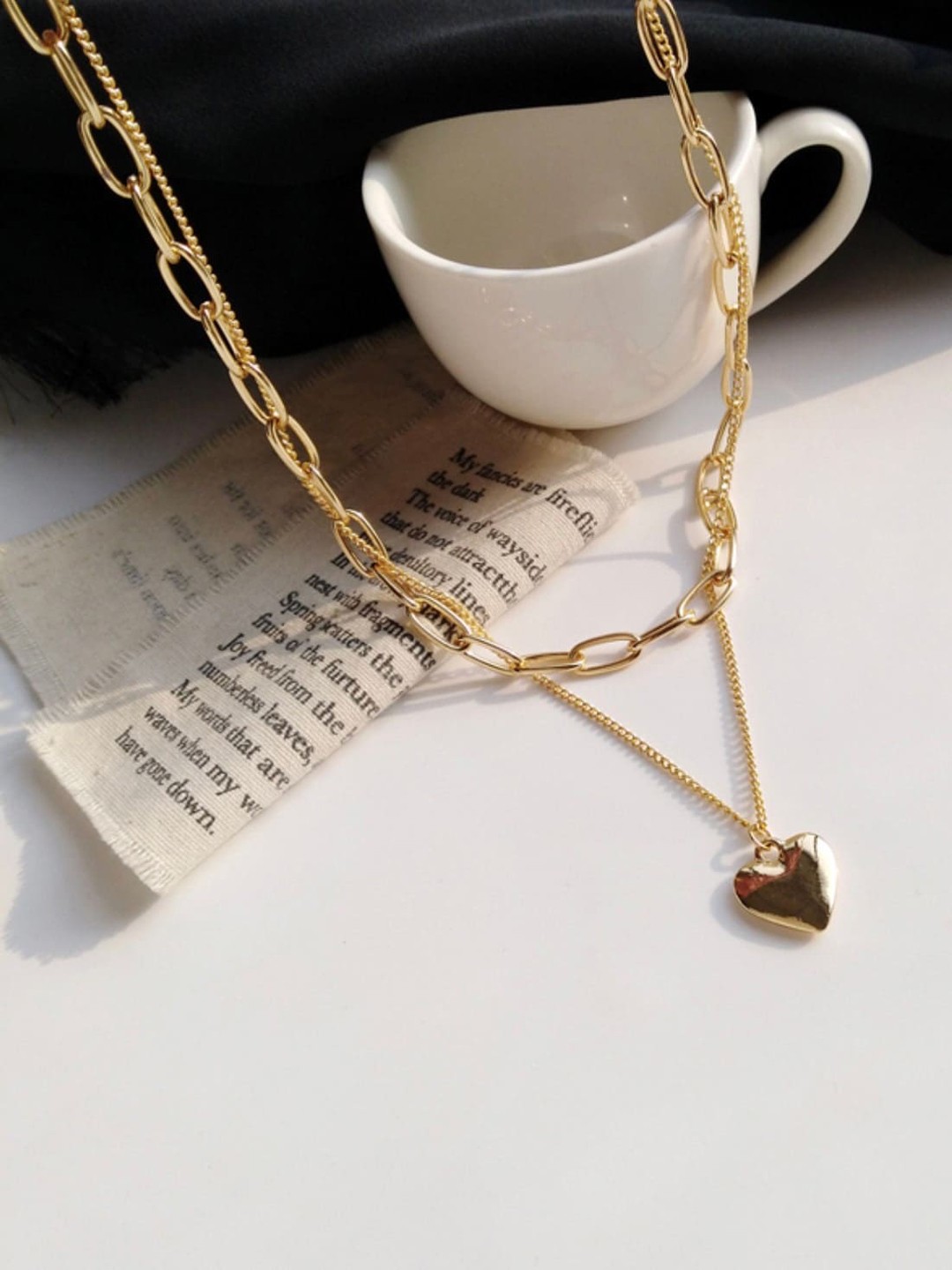

FIMBUL Gold-Plated Layered Heart Shaped Pendant Necklace
