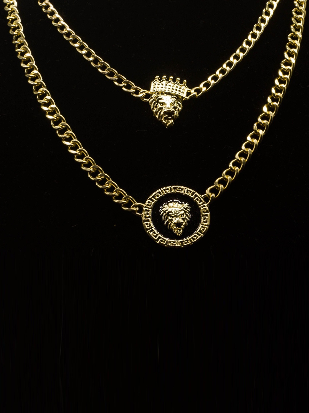 

FIMBUL Gold-Toned & Black Gold-Plated Lion Head With Crown Pendant Layered Necklace