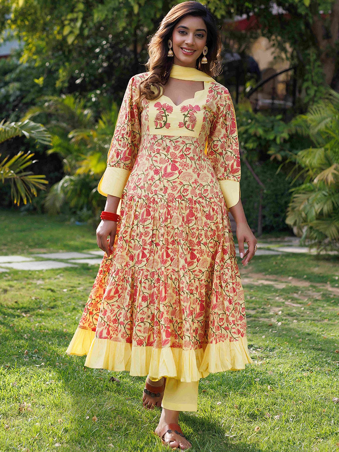 

Ragavi Floral Printed Sweetheart Neck Pure Cotton Anarkali Kurta & Trousers With Dupatta, Yellow