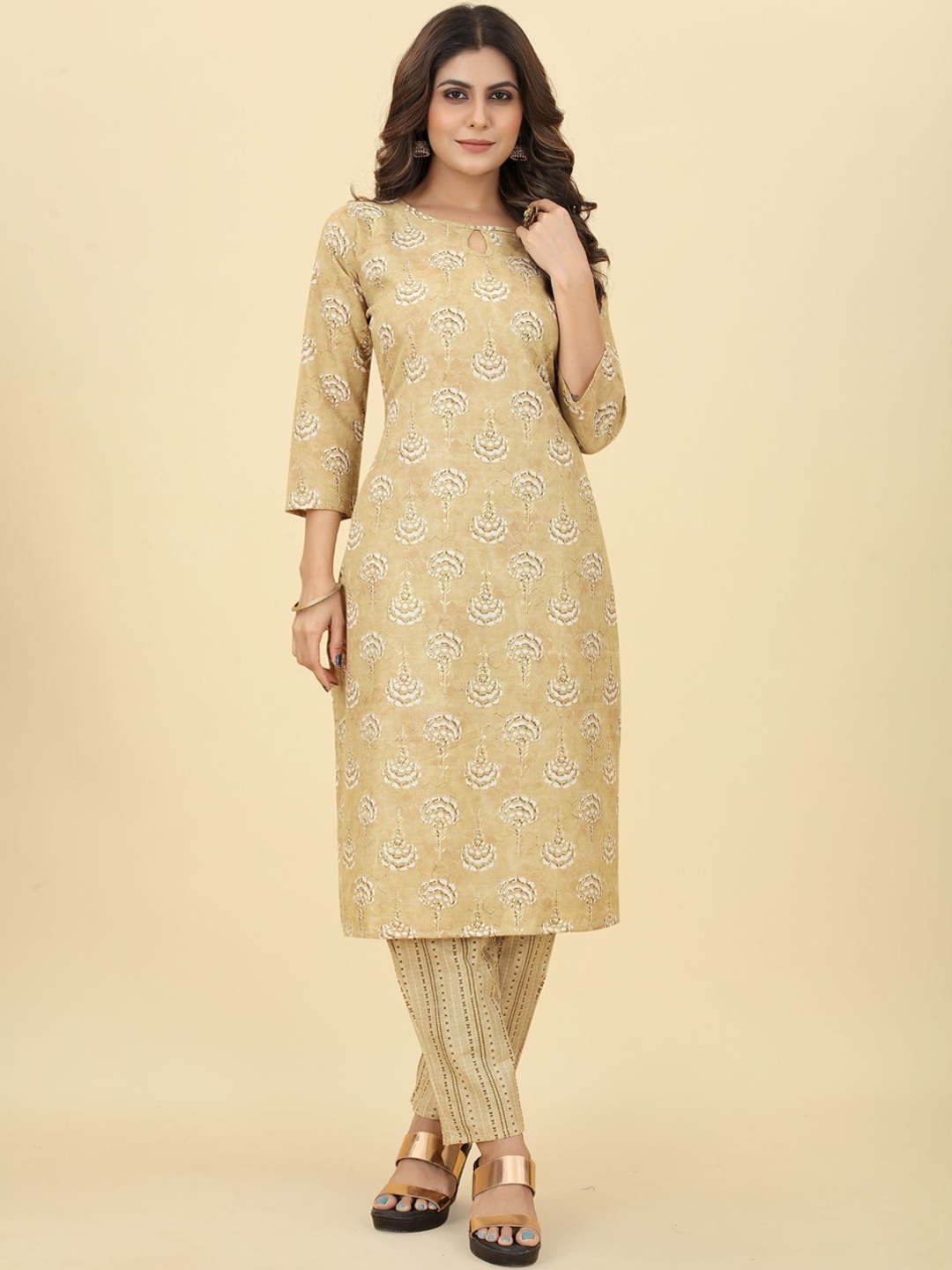 

Bridha Floral Printed Keyhole Straight Kurta With Trousers, Beige