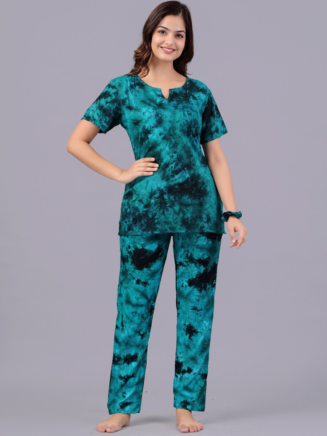 

Bachuu Tie and Dye Round Neck Night suit, Green