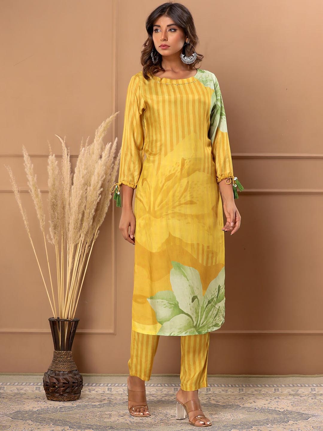 

Meena Bazaar Floral Printed Thread Work Regular Kurta with Trousers, Mustard