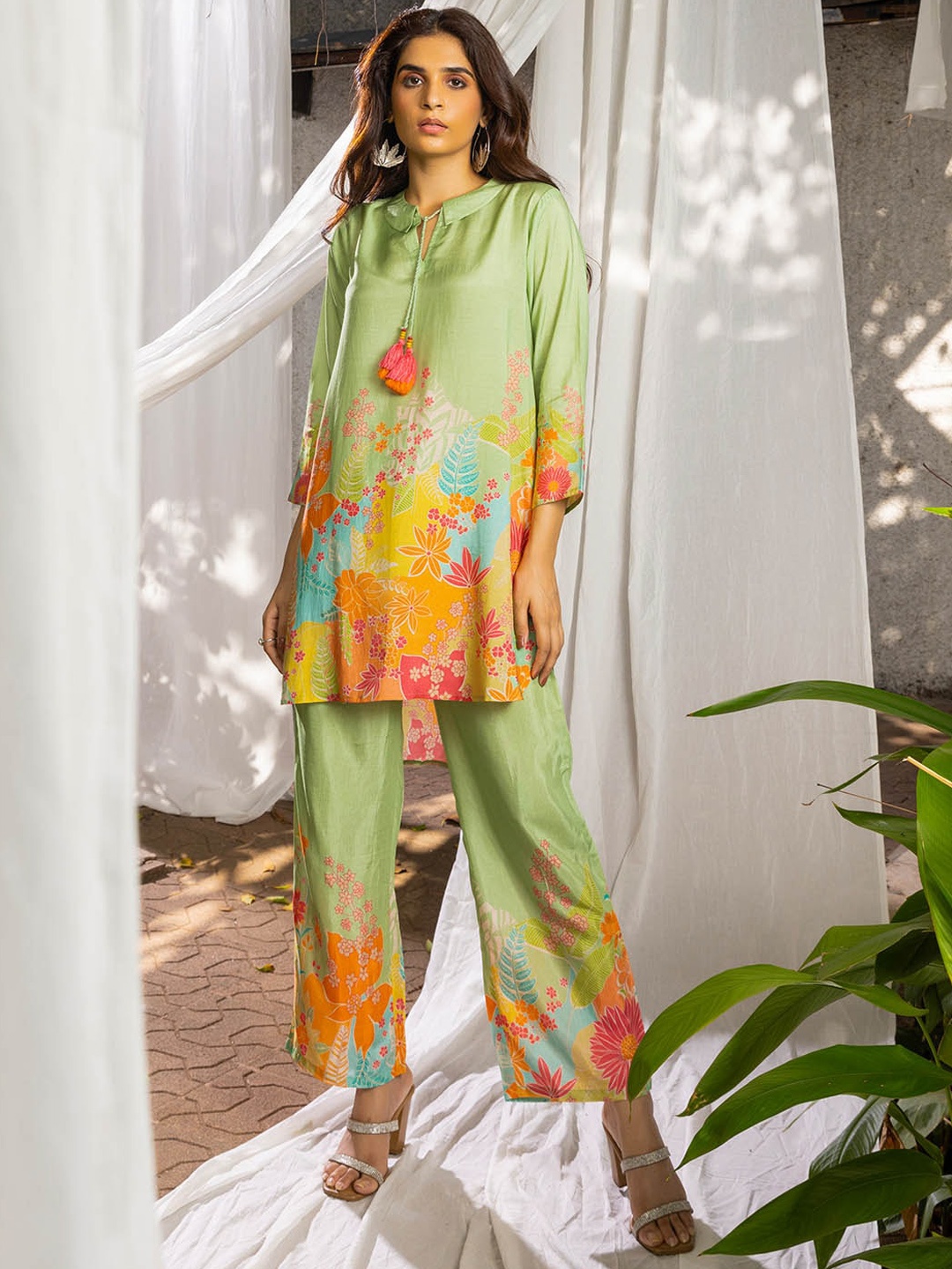 

Meena Bazaar Floral Printed Kurta With Palazzos, Green
