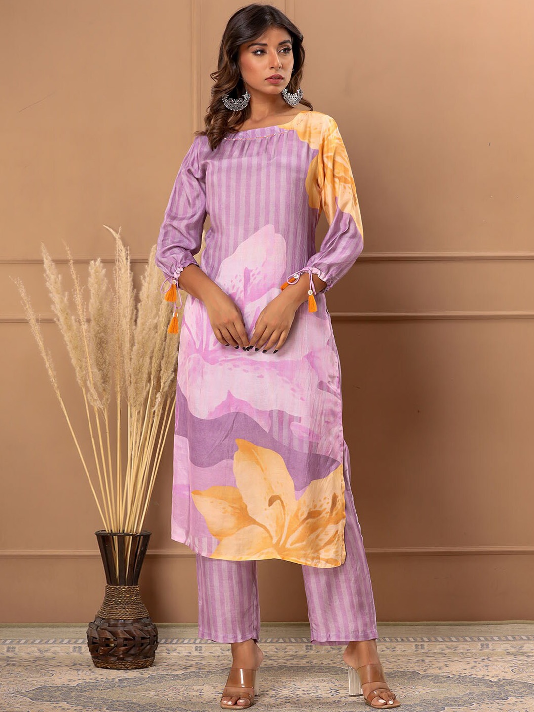 

Meena Bazaar Floral Printed Regular Kurta with Trousers, Purple