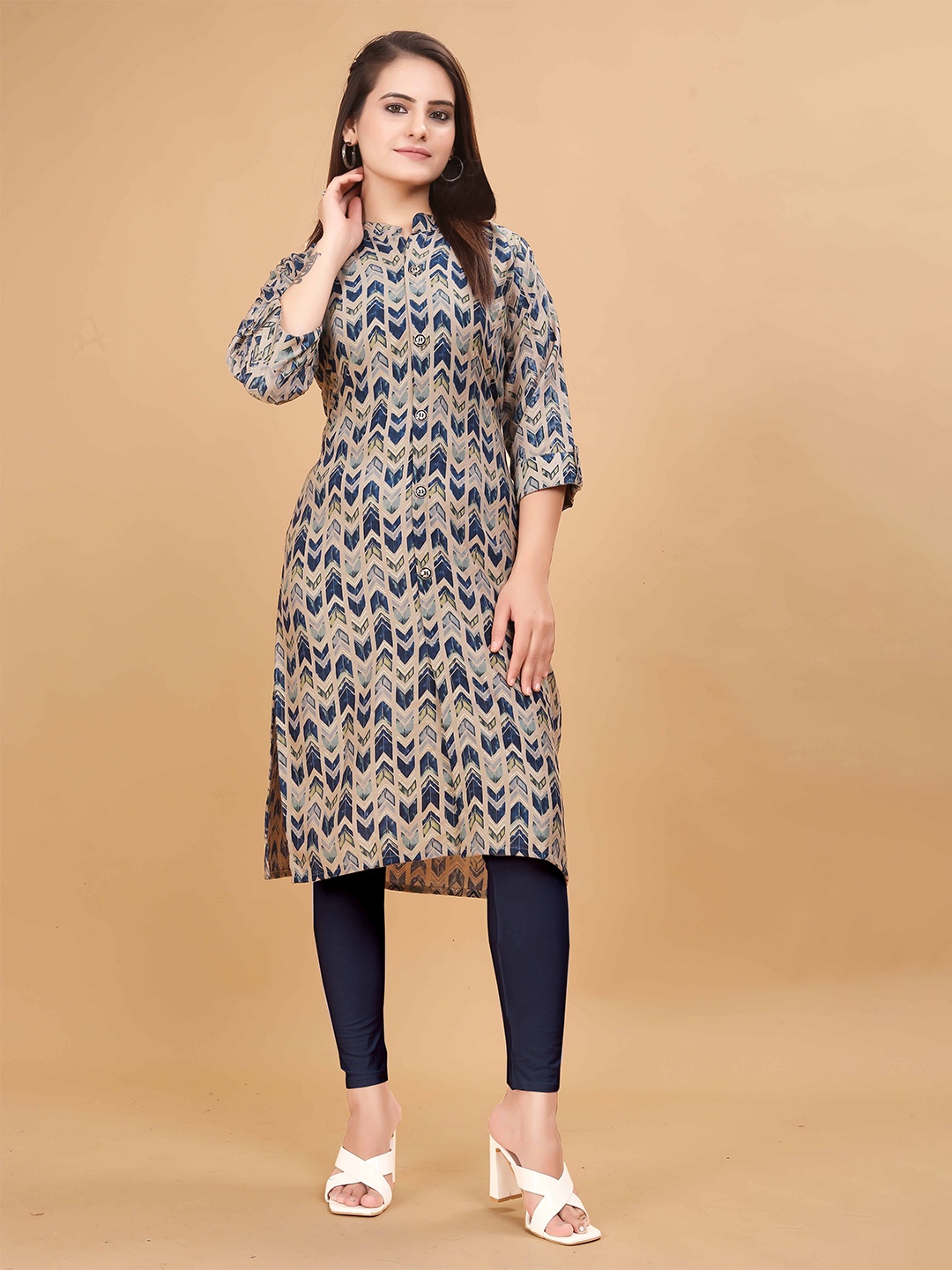 

VEECHIS Geometric Printed Mandarin Collar Straight Kurta, Grey