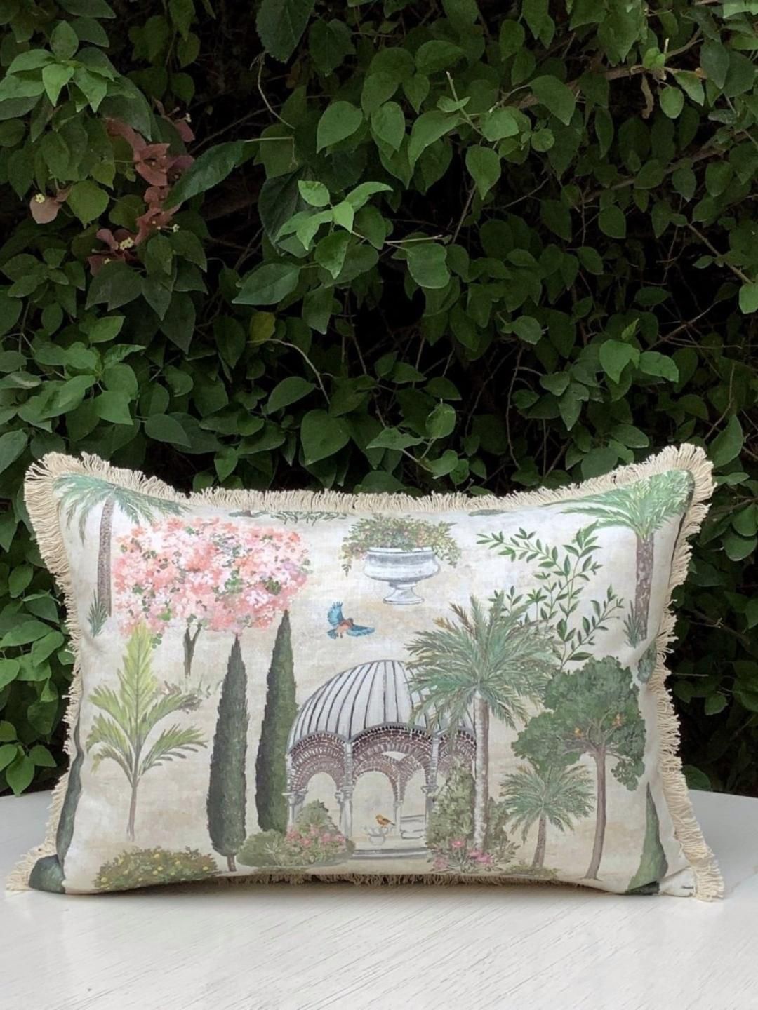 

Studio Covers Cream-Coloured & White Floral Cotton Rectangle Cushion Cover