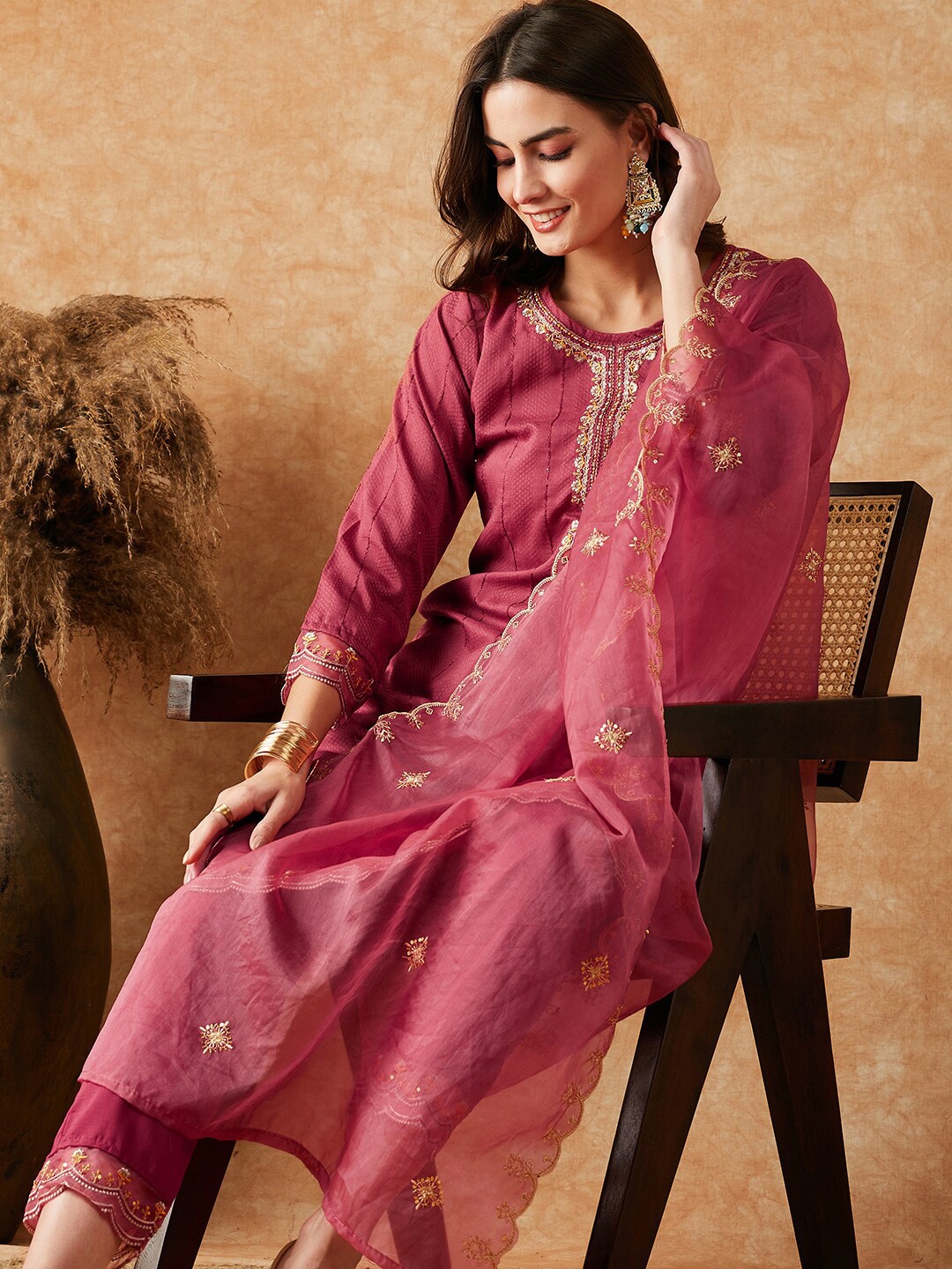 

Sangria Floral Embroidered Kurta With Trouser & Dupatta, Peach