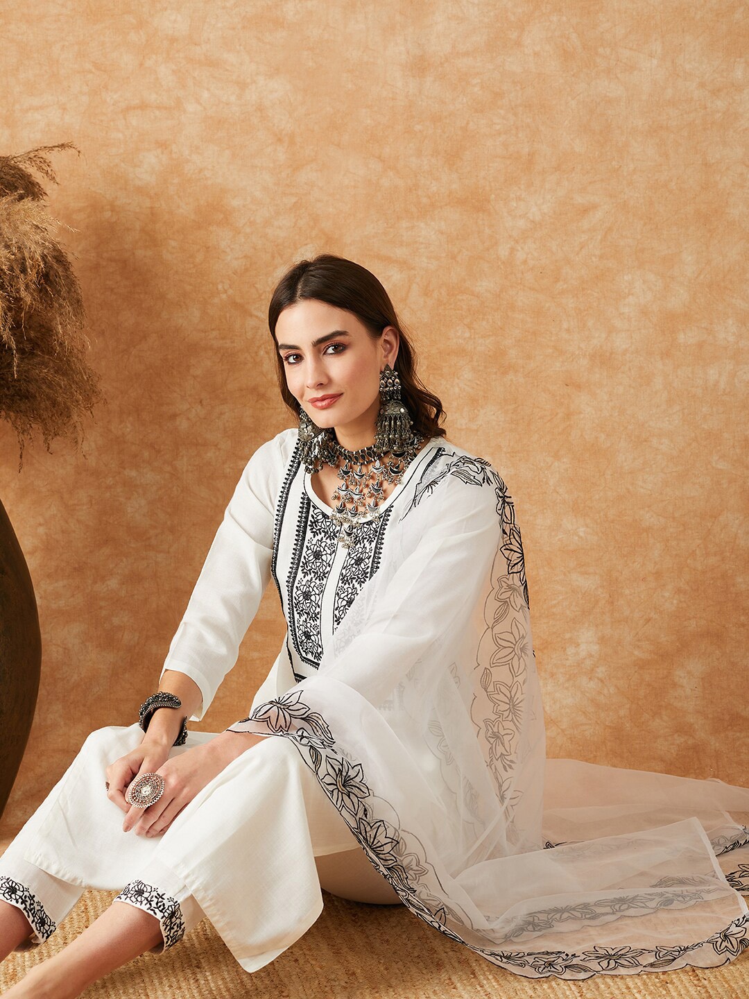 

Sangria Floral Yoke Design Thread Work Straight Kurta With Trouser & Dupatta, Off white