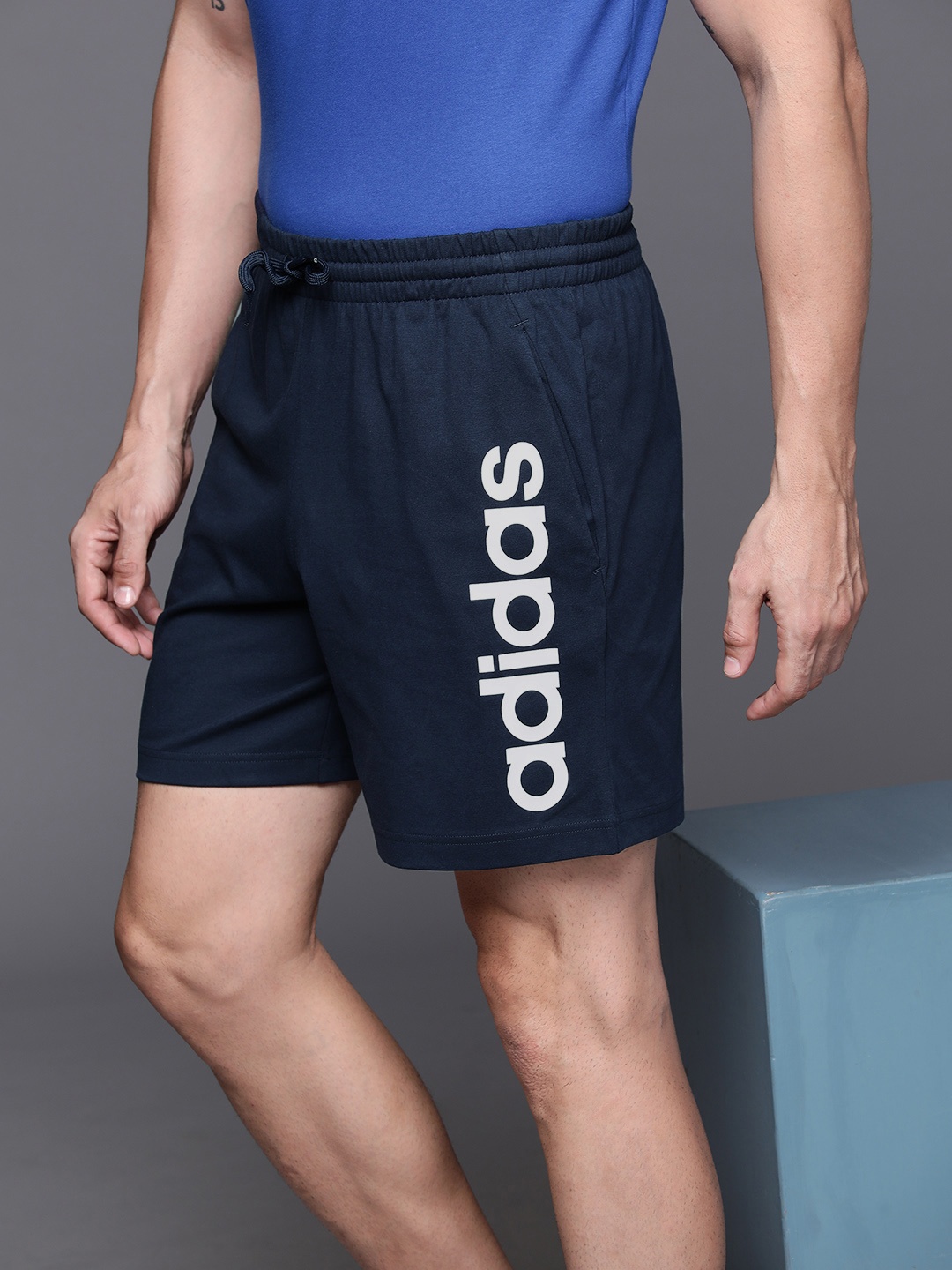 

ADIDAS Men LIN SJ Typography Training Shorts, Navy blue