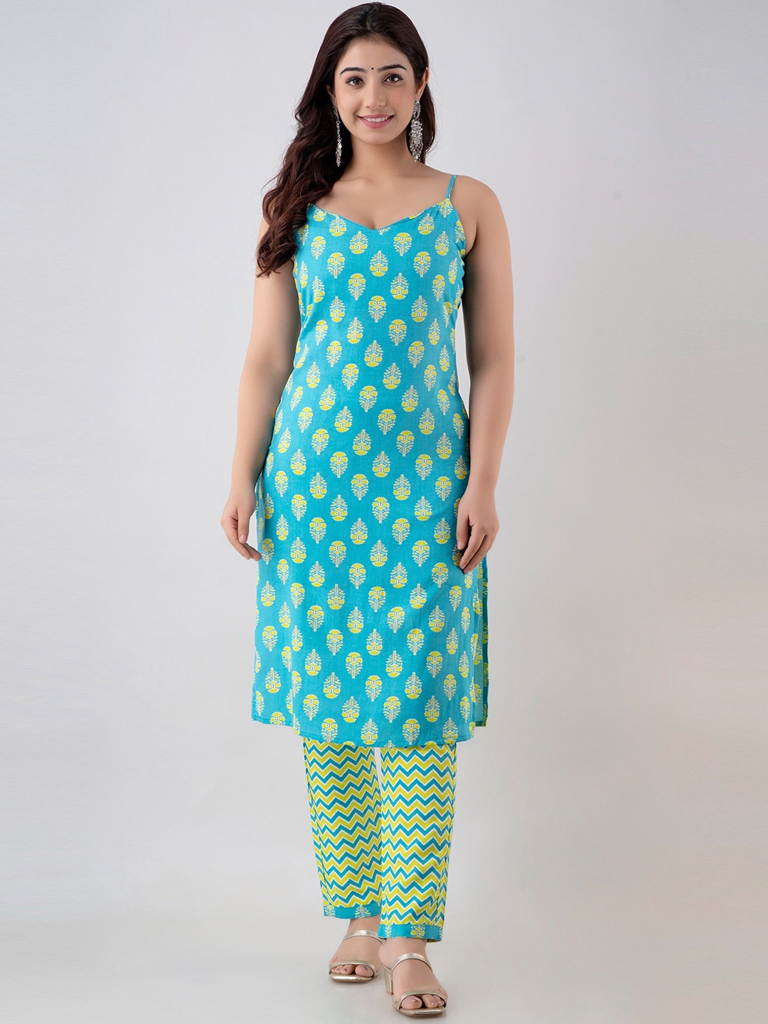 

CELEBRAVO Ethnic Motifs Printed Straight Kurta With Trousers, Turquoise blue