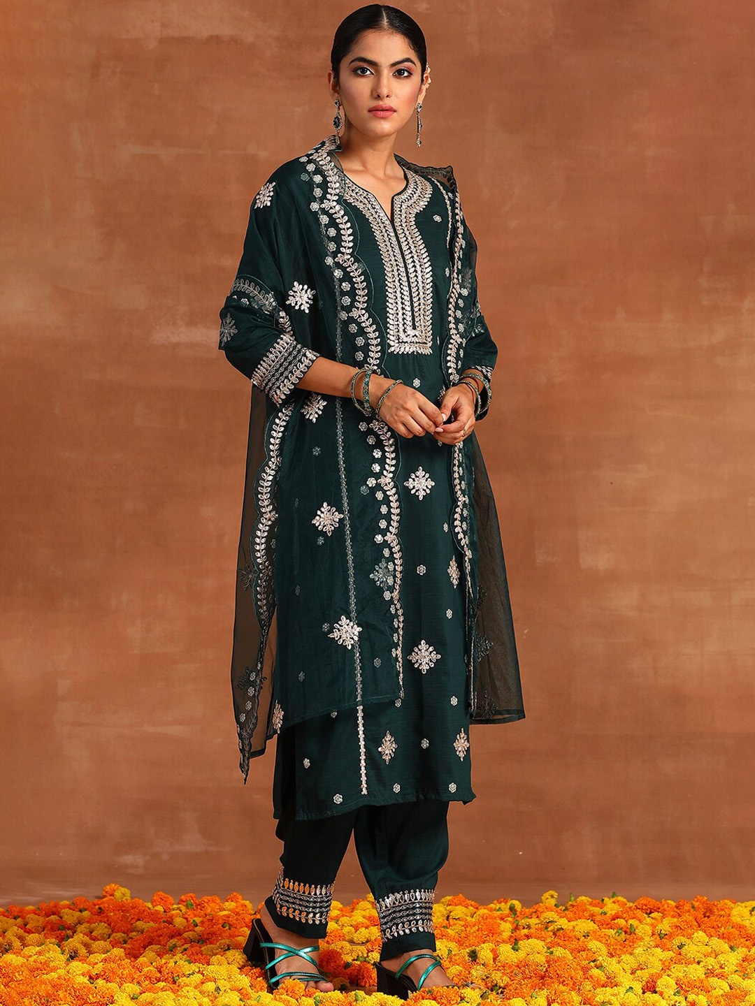 

Indo Era Ethnic Motifs Embroidered Thread Work Kurta & Trousers With Dupatta, Green