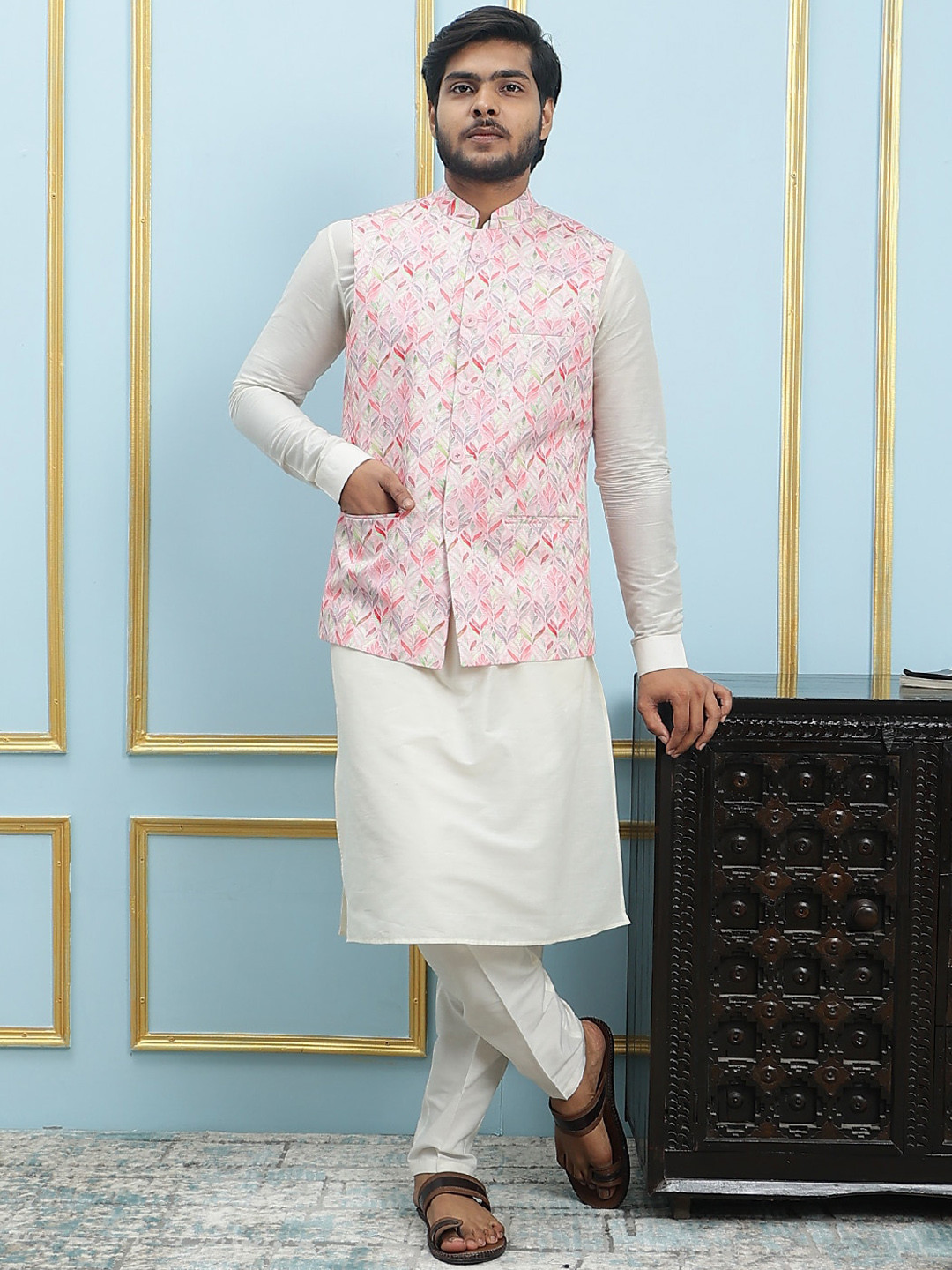 

See Designs Men Mandarin Collar Regular Pure Silk Kurta With Pyjamas & Nehru Jacket, Pink
