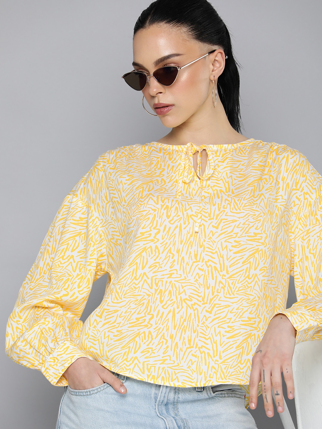 

Levis Abstract Printed Tie-Up Neck Regular Top, White