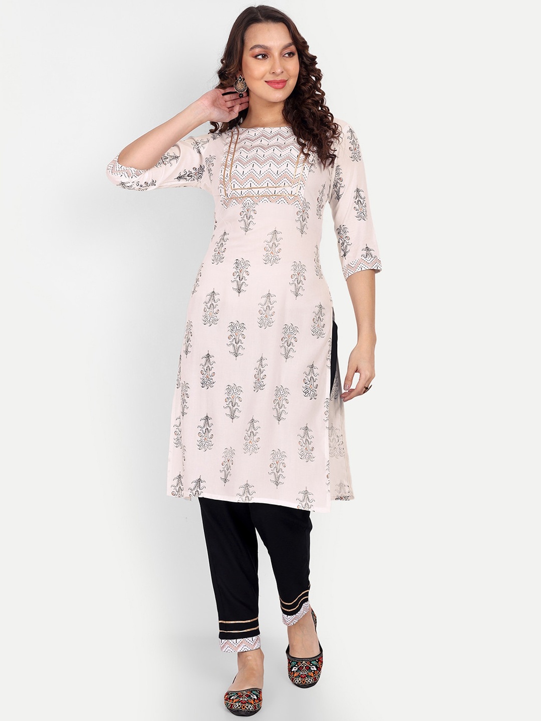 

ZIRVI Floral Printed Gotta Patti Kurta with Trousers, White