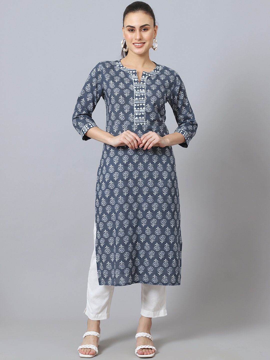 

LARGISH Floral Printed Thread Work Gotta Patti Cotton Kurta, Grey