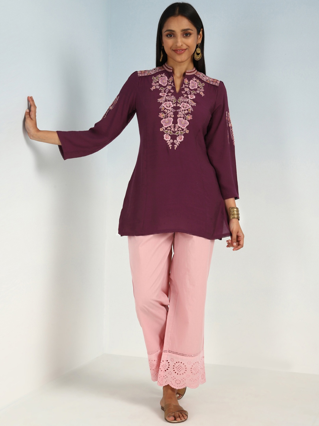 

Lakshita Embroidered Straight Kurti, Red