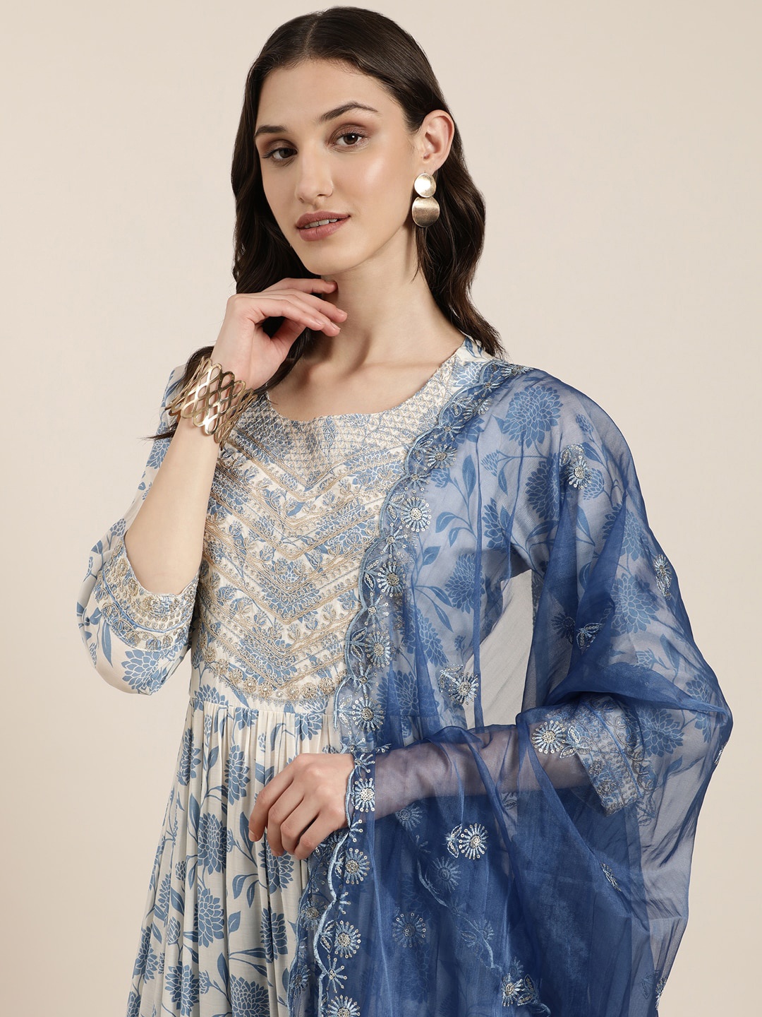

SHOWOFF Floral Printed Empire Thread Work Kurta With Trousers & Dupatta, Cream