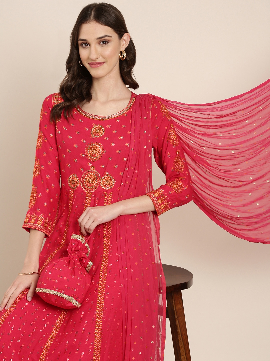 

SHOWOFF Ethnic Motifs Printed Empire Thread Work Kurta With Trousers & With Dupatta, Red