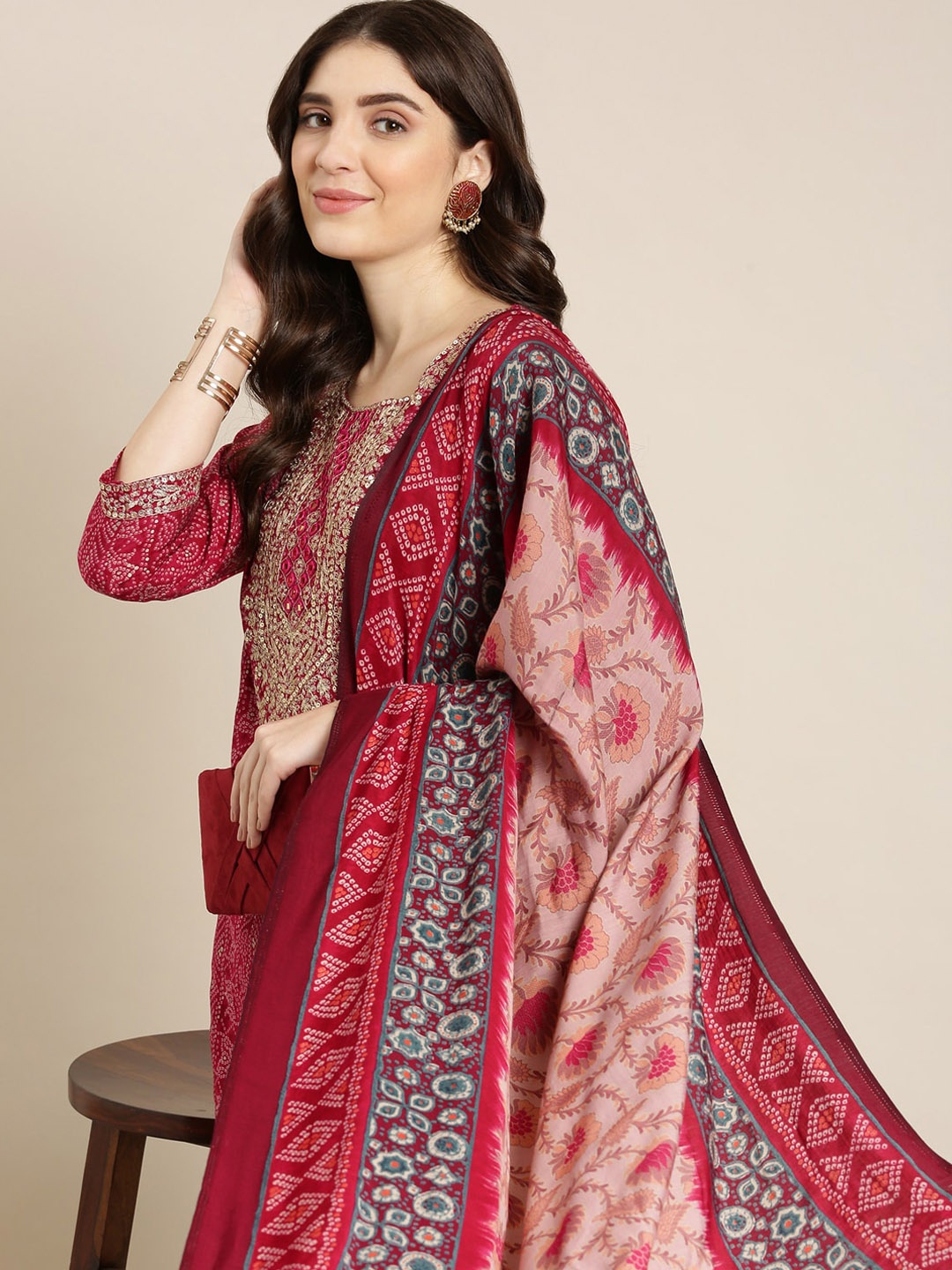 

SHOWOFF Bandhani Printed Thread Work Kurta & Trousers With Dupatta, Fuchsia