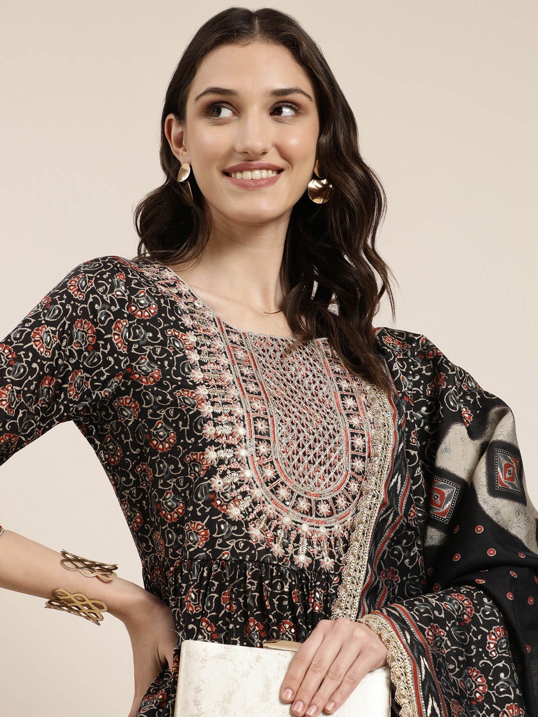 SHOWOFF Floral Printed Thread Work Kurta With Trousers & With Dupatta, Black
