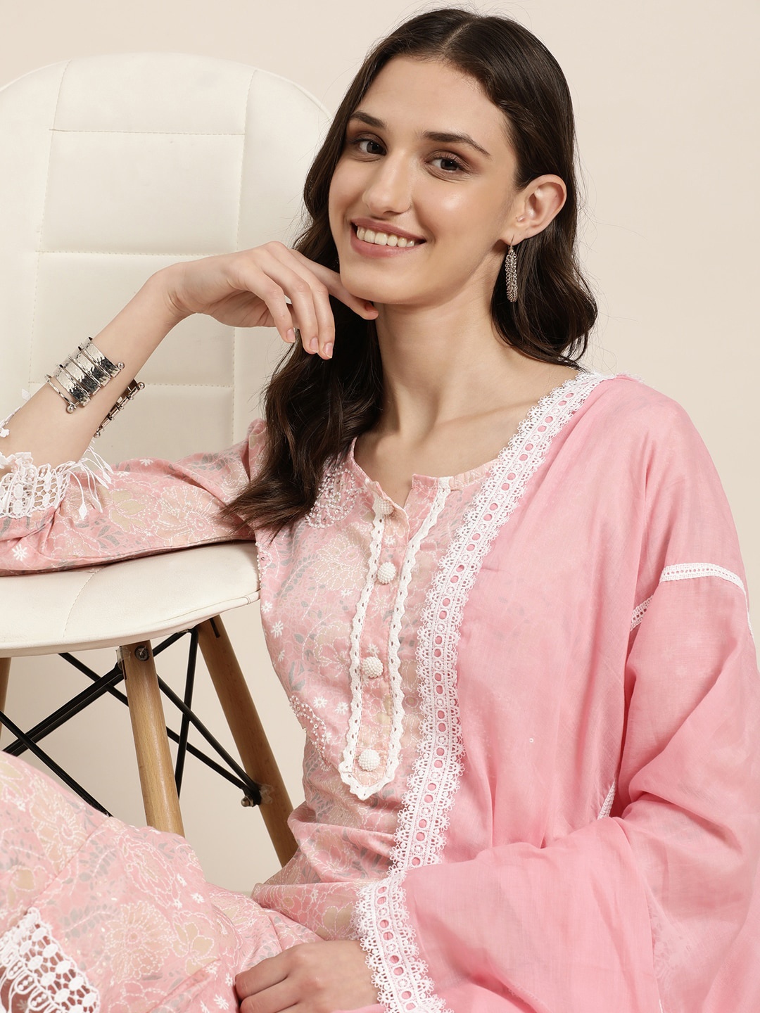 

SHOWOFF Floral Printed Regular Beads and Stones Kurta With Trousers & Dupatta, Pink