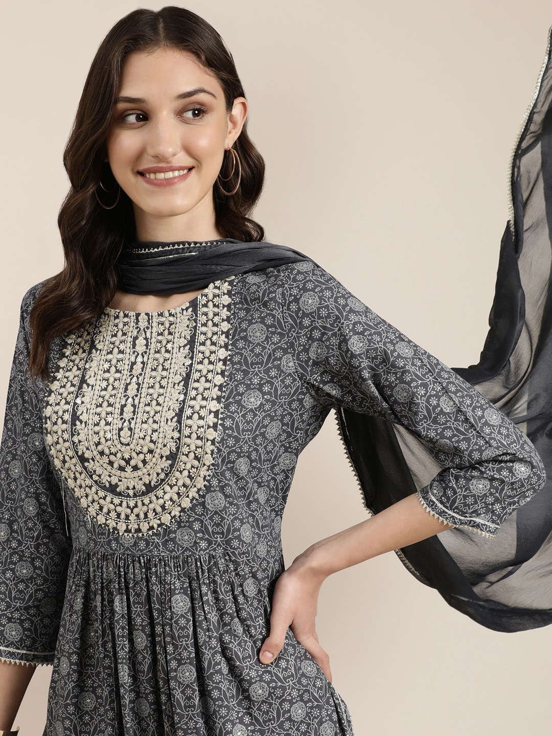 

SHOWOFF Floral Printed Empire Thread Work Kurta With Trousers & Dupatta, Grey